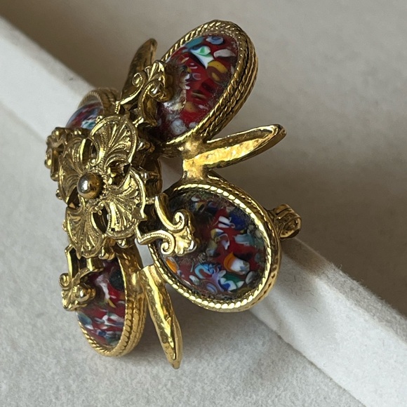 Vintage Sarah Coventry red Easter cabochon Maltese cross brooch gold tone EUC - Picture 5 of 5